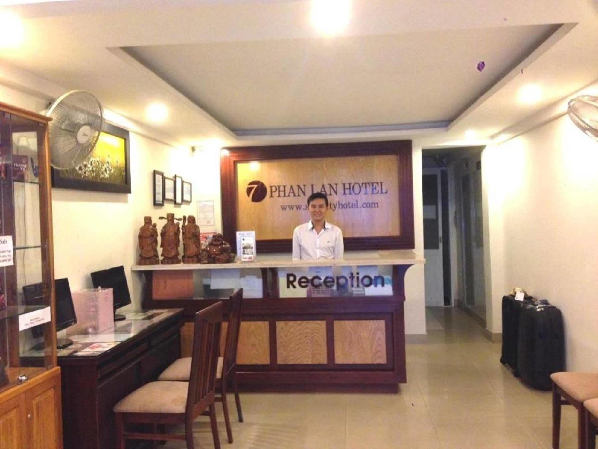Oyo 438 Small Bay Hotel Ho-Chi-Minh-Stadt Exterior foto